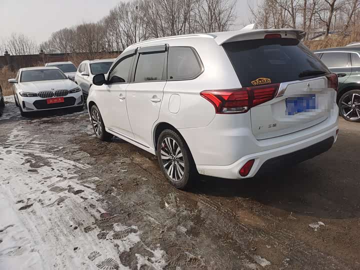 Фото 2 - Mitsubishi Outlander