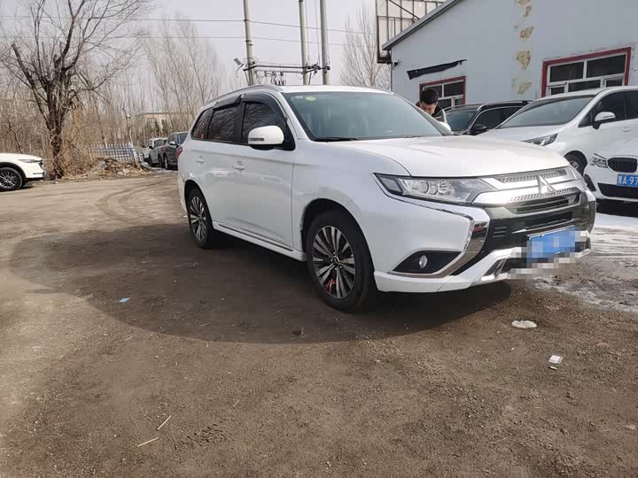 Фото 3 - Mitsubishi Outlander