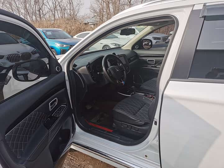 Фото 9 - Mitsubishi Outlander