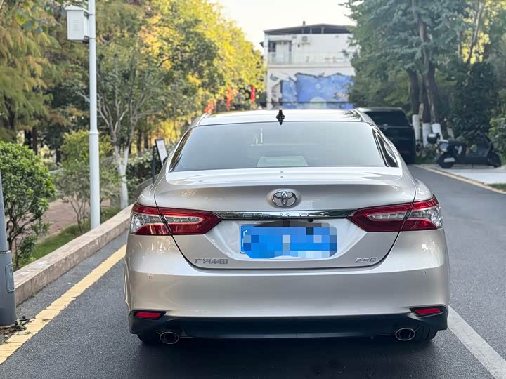 Фото 3 - Toyota Camry