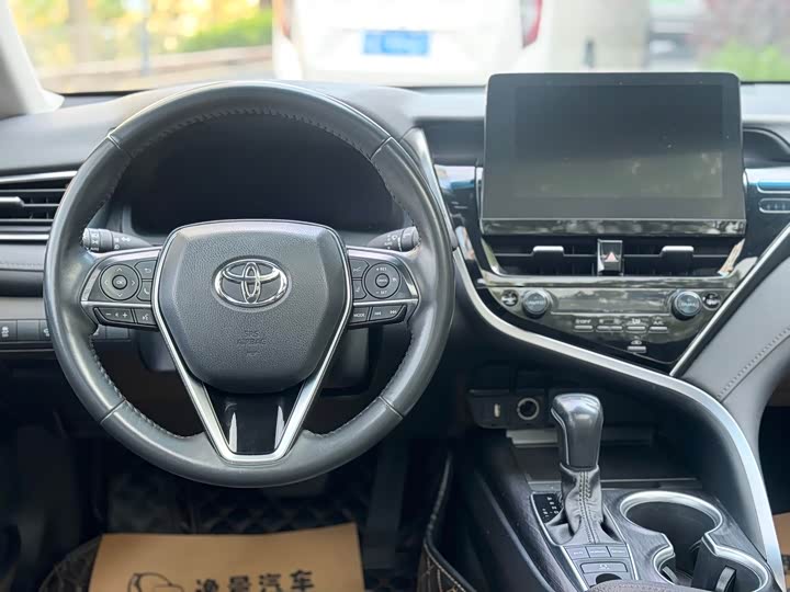 Фото 5 - Toyota Camry