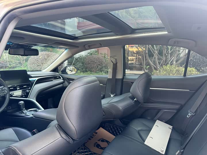 Фото 6 - Toyota Camry