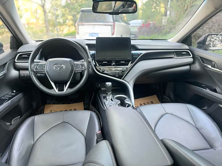 Фото 7 - Toyota Camry