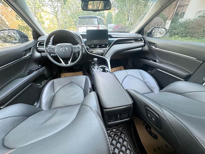 Фото 9 - Toyota Camry