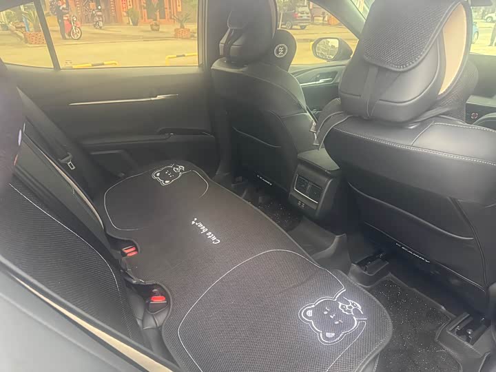 Фото 4 - Toyota Camry