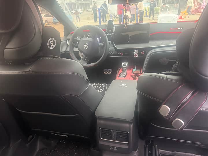 Фото 5 - Toyota Camry