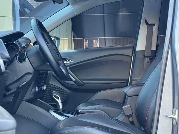 Фото 4 - Chevrolet Tracker