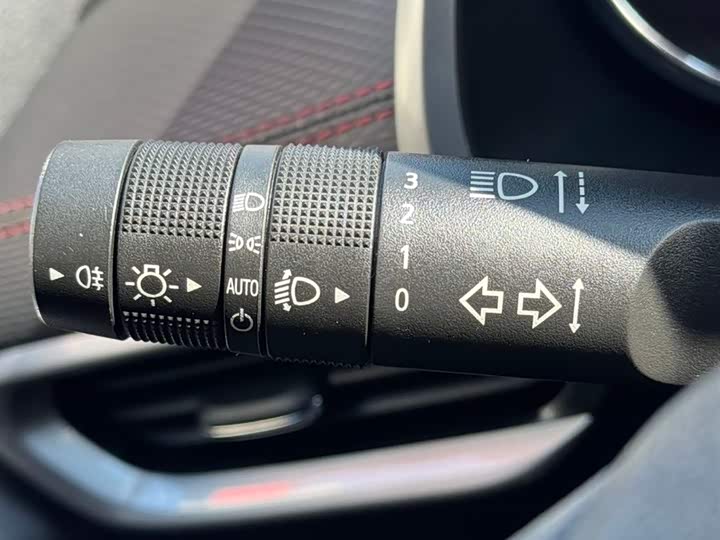 Фото 9 - Chevrolet Tracker