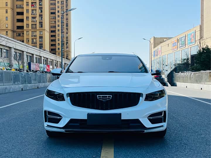 Фото 2 - Geely Preface