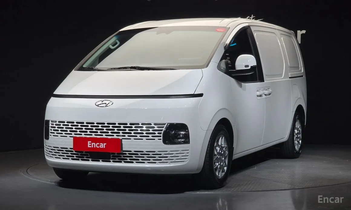 Фото 1 - Hyundai Staria