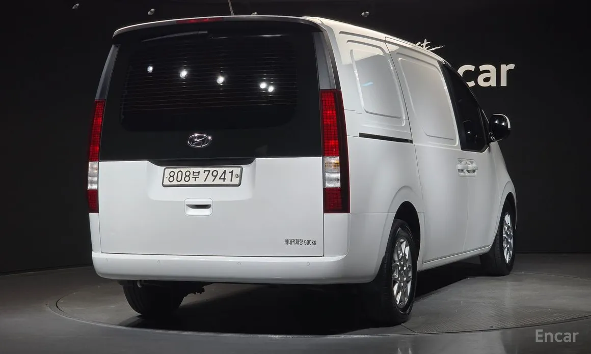 Фото 2 - Hyundai Staria