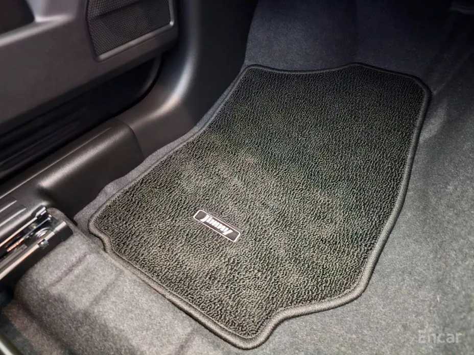 Фото 13 - Suzuki Jimny