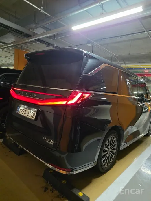 Фото 2 - Lexus LM