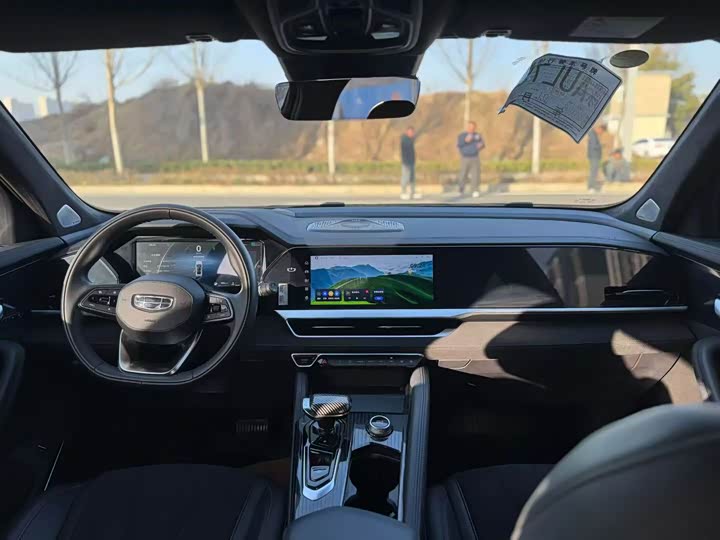 Фото 5 - Geely Monjaro