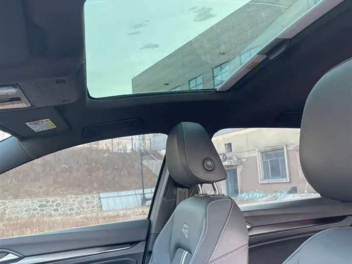 Фото 3 - Volkswagen Golf