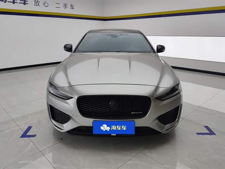 Фото 2 - Jaguar XE L