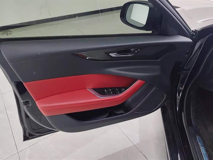 Фото 7 - Jaguar XE L