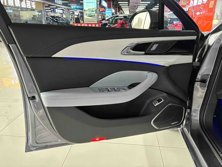 Фото 7 - Hongqi H5 Hybrid