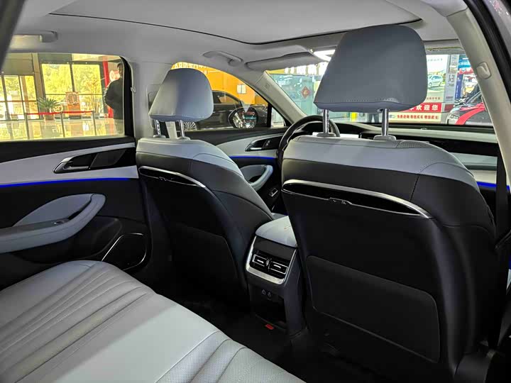 Фото 8 - Hongqi H5 Hybrid