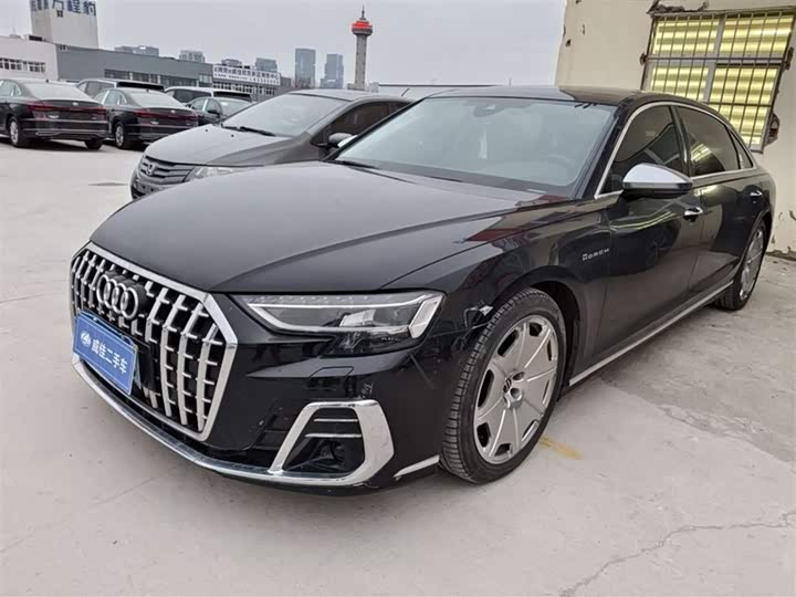 Фото 1 - Audi A8