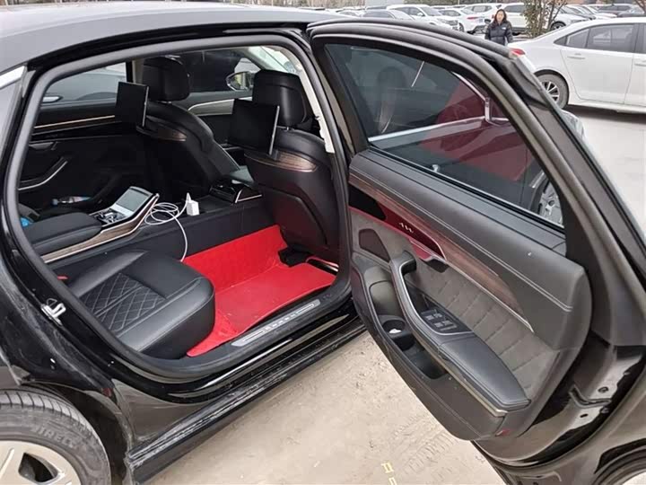 Фото 8 - Audi A8