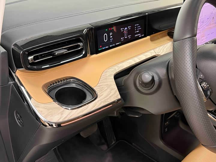 Фото 4 - GAC Trumpchi E8