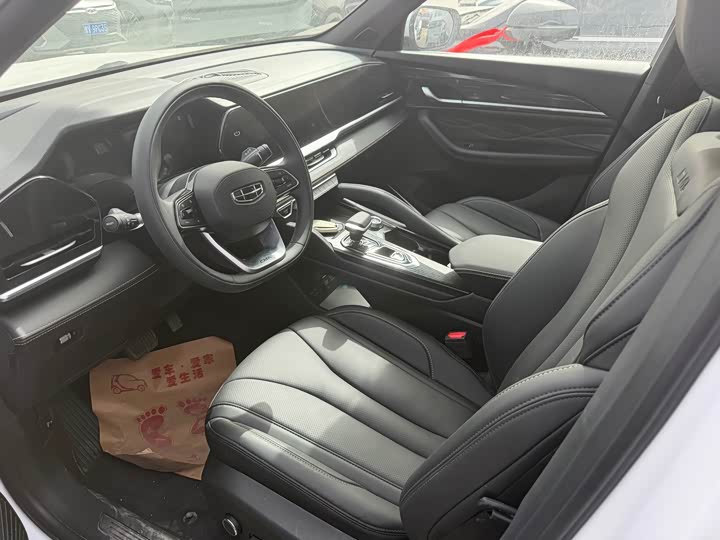 Фото 4 - Geely Monjaro