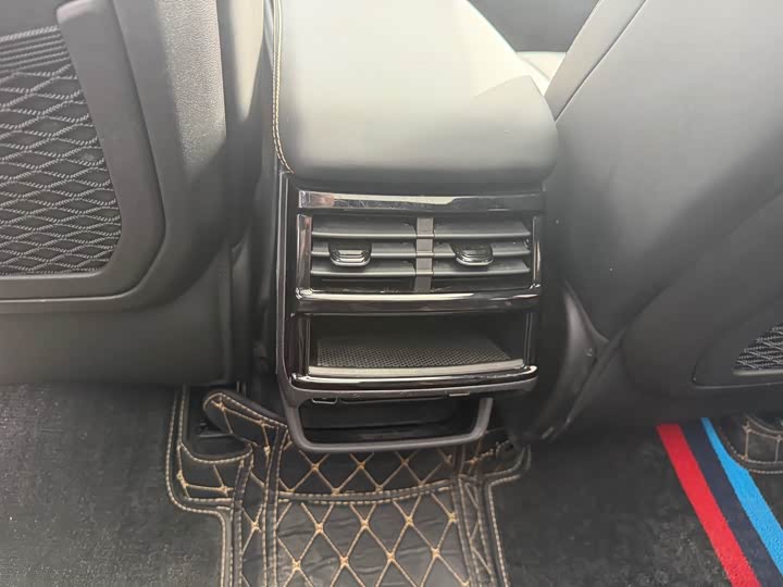 Фото 7 - Geely Monjaro