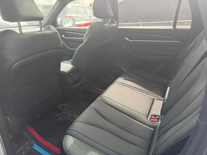 Фото 8 - Geely Monjaro