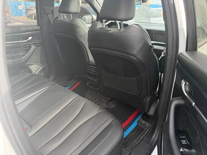 Фото 9 - Geely Monjaro