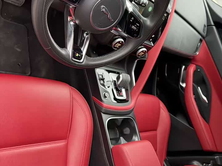 Фото 5 - Jaguar E-Pace