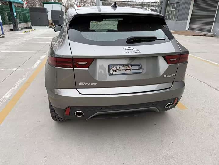 Фото 9 - Jaguar E-Pace