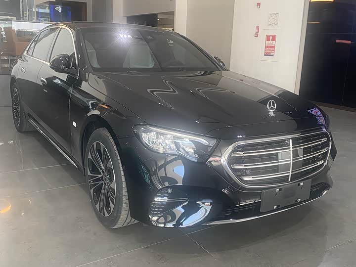 Photo 3 - Mercedes-Benz E-Class