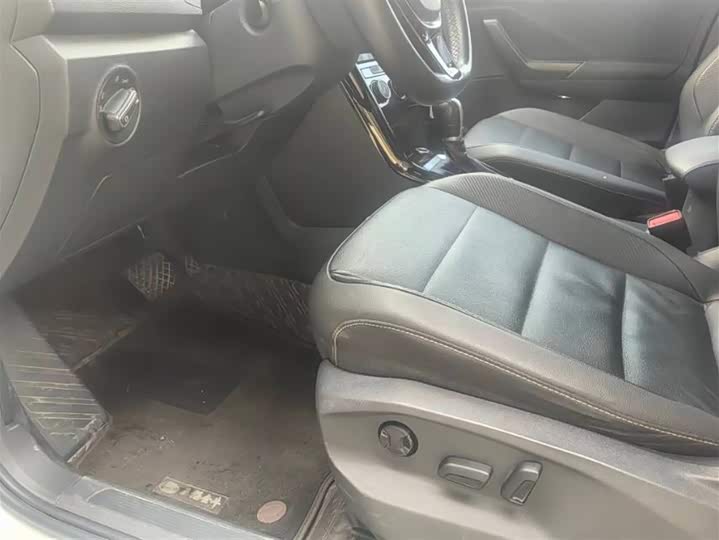 Фото 5 - Volkswagen T-Roc