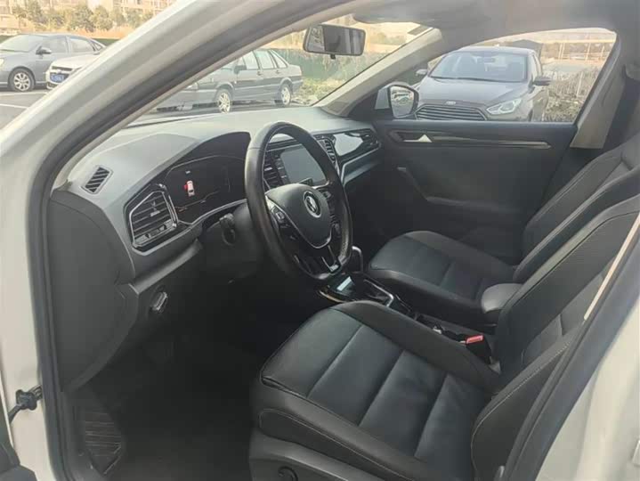 Фото 6 - Volkswagen T-Roc