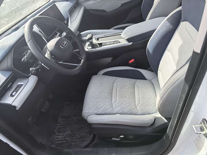 Фото 4 - Geely Preface