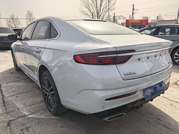 Фото 8 - Geely Preface