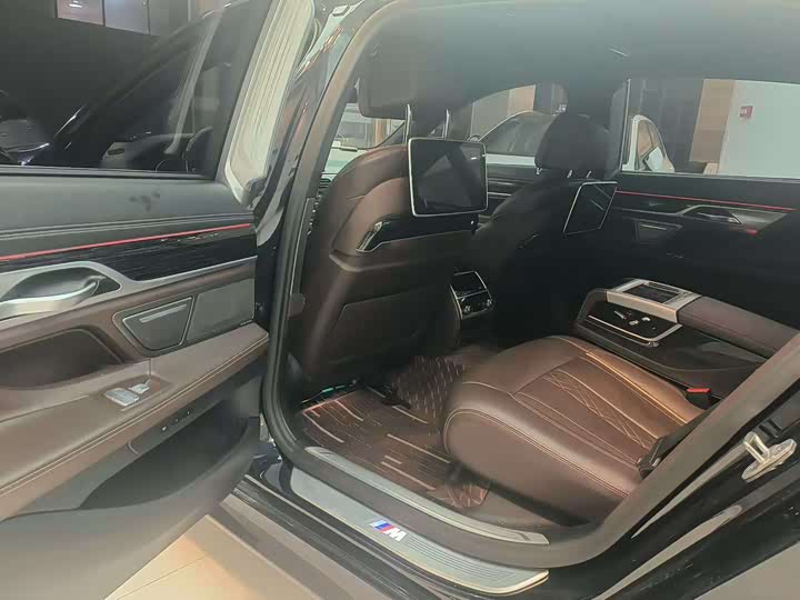 Фото 4 - BMW 7 Series