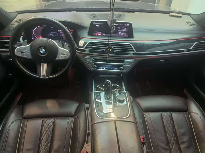 Фото 5 - BMW 7 Series