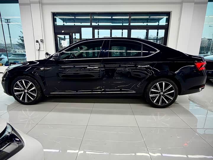 Photo 2 - Skoda Superb