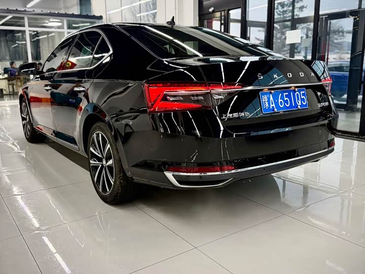 Photo 3 - Skoda Superb