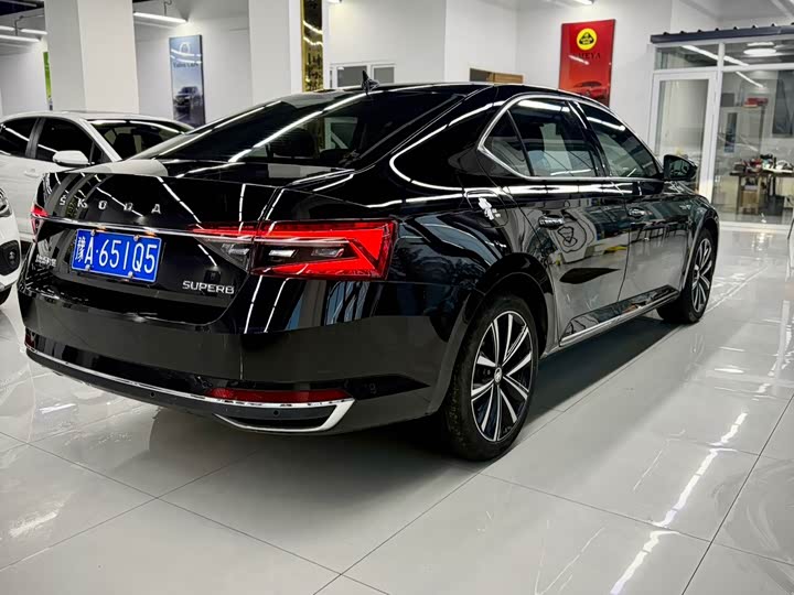 Photo 5 - Skoda Superb