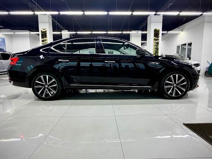 Photo 6 - Skoda Superb