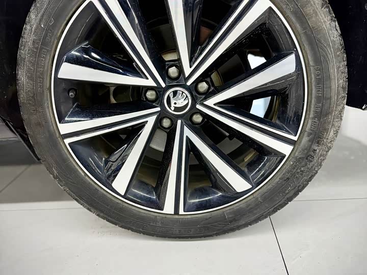 Photo 8 - Skoda Superb