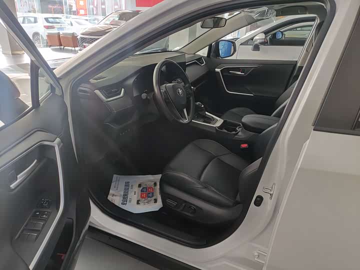 Photo 4 - Toyota Wildlander