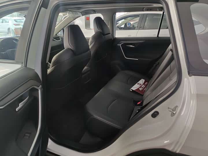 Photo 5 - Toyota Wildlander