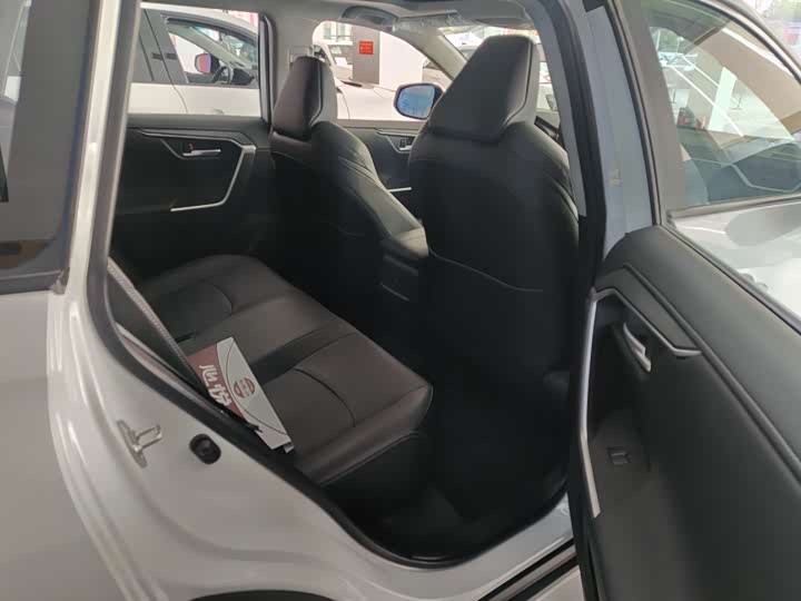 Photo 8 - Toyota Wildlander