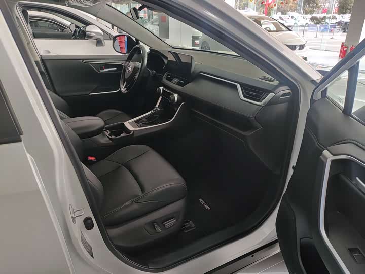 Photo 9 - Toyota Wildlander