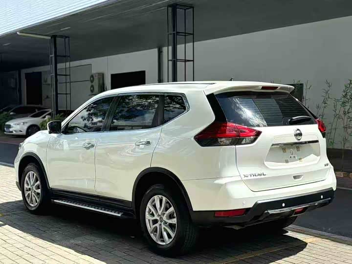 Фото 9 - Nissan X-Trail