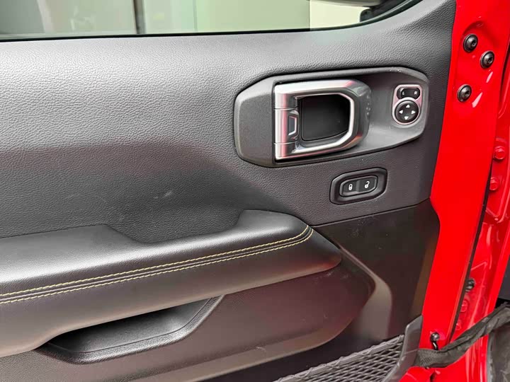 Фото 3 - Jeep Wrangler